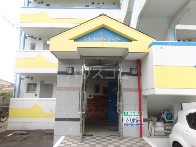 18/26 エントランス