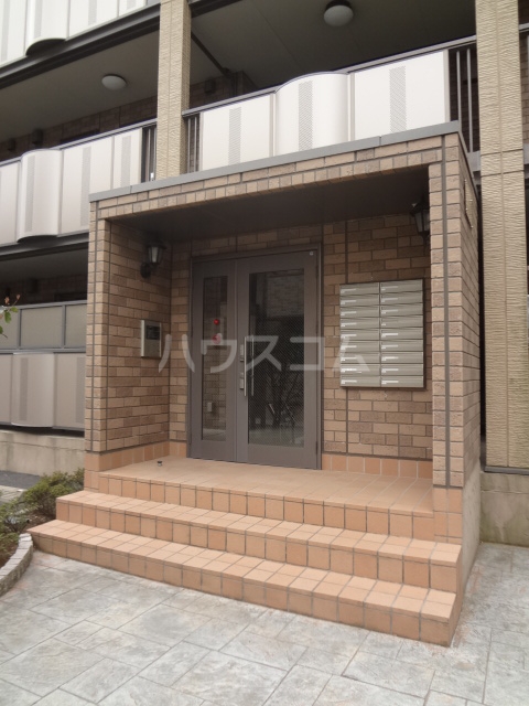 20/30 エントランス