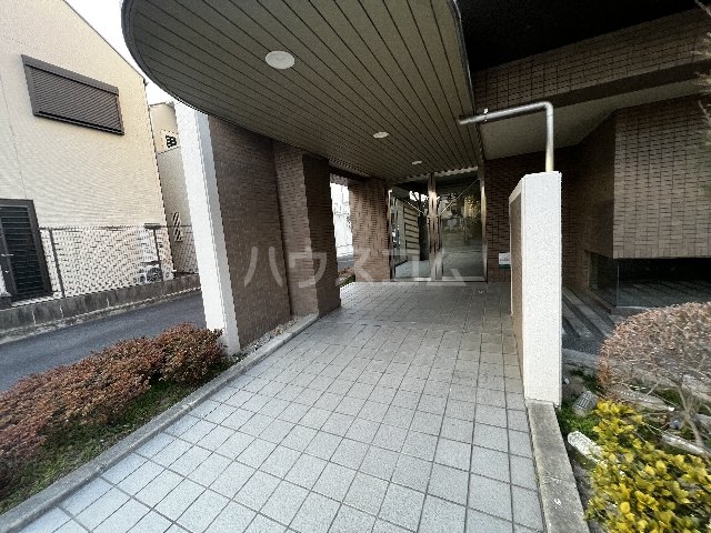 21/30 エントランス
