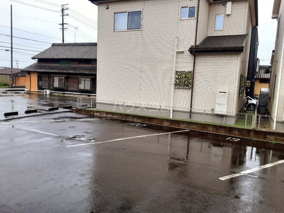 25/30 駐車場