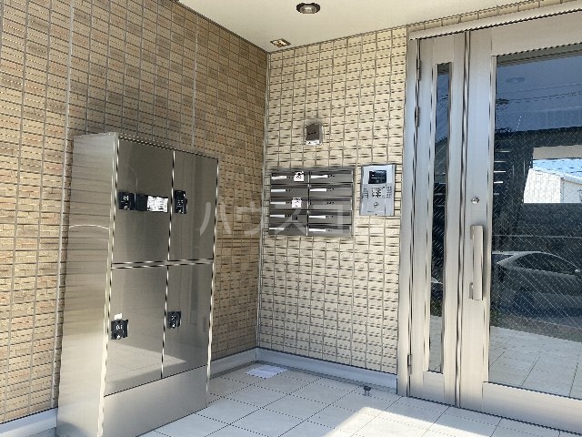 27/30 エントランス