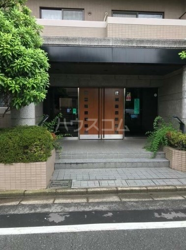 19/27 エントランス