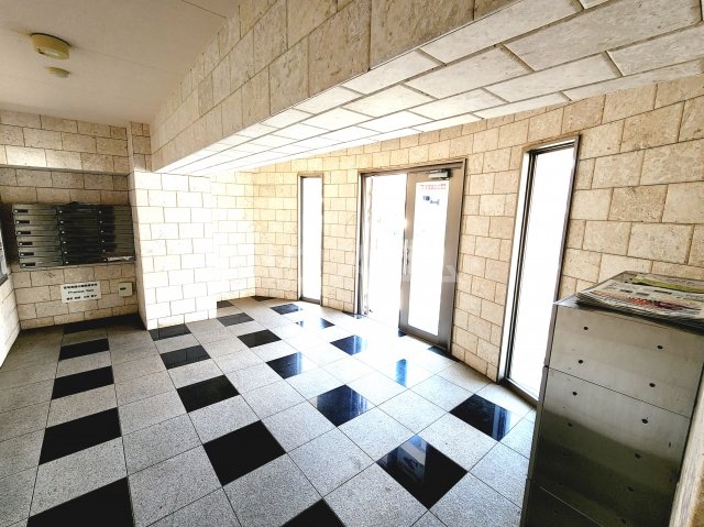 28/30 エントランス