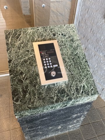 26/30 エントランス