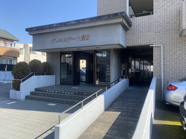 28/30 エントランス