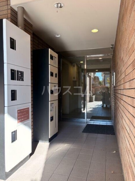 16/20 エントランス