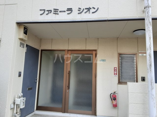 2/5 エントランス