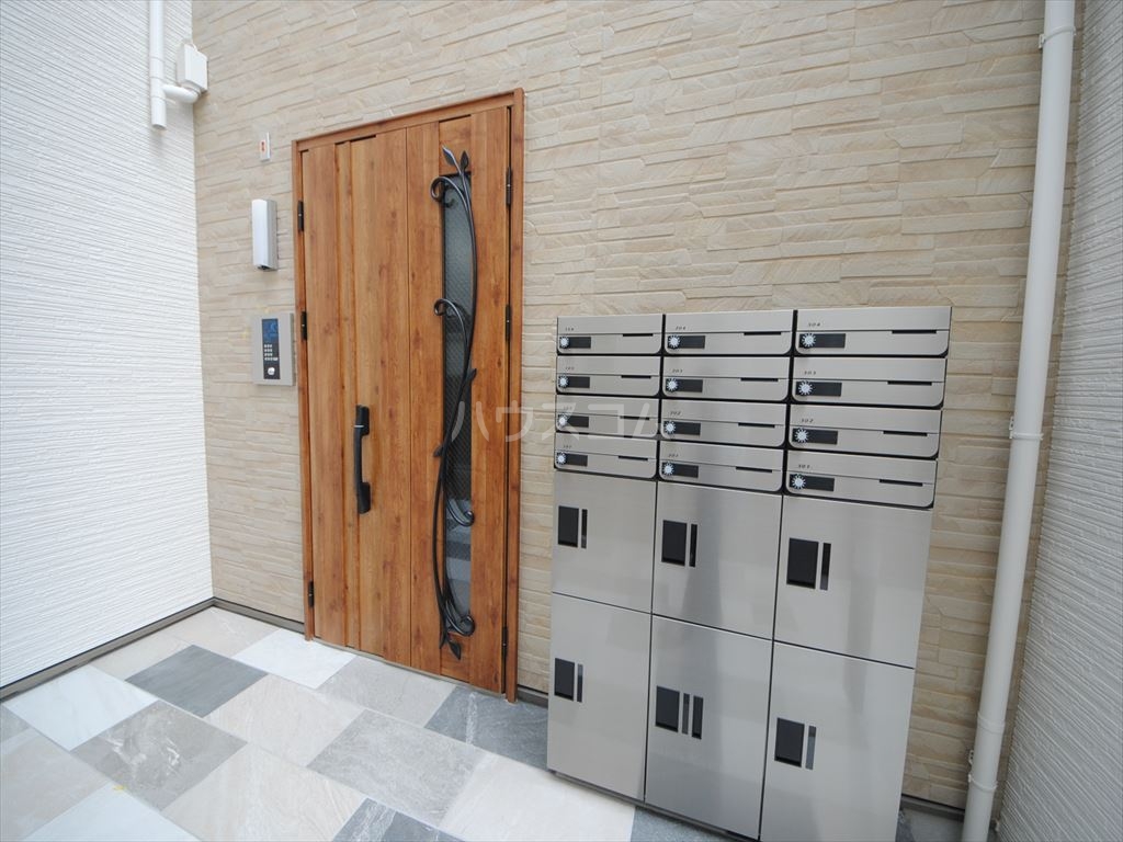 20/26 エントランス