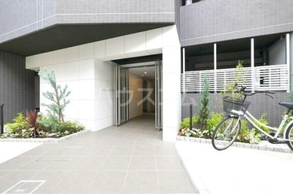 24/30 エントランス