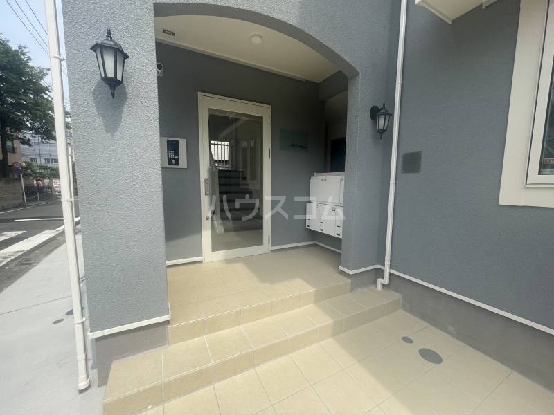 22/26 エントランス