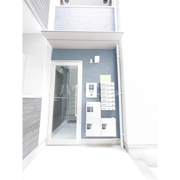 16/21 エントランス