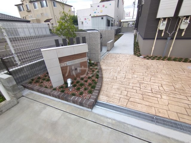 22/28 エントランス