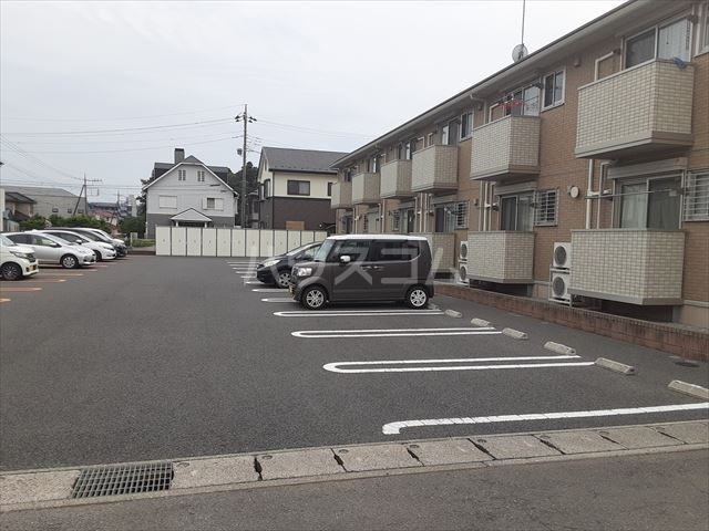 22/28 駐車場
