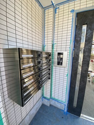 24/27 エントランス