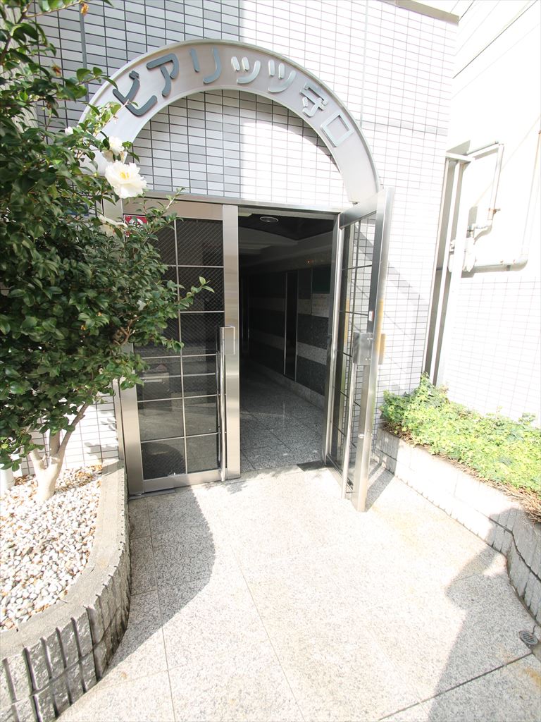 22/30 エントランス