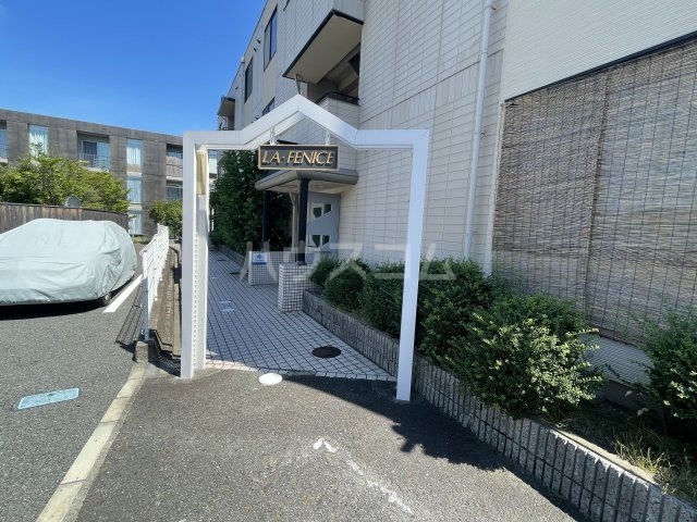 22/30 エントランス