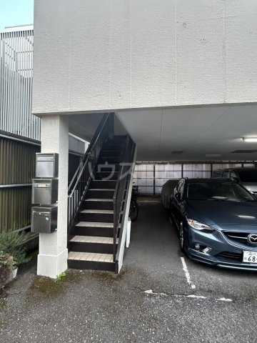 21/30 エントランス