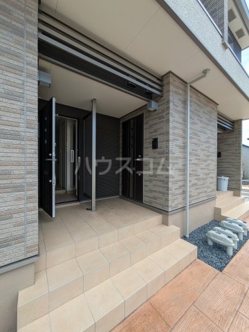 27/30 エントランス