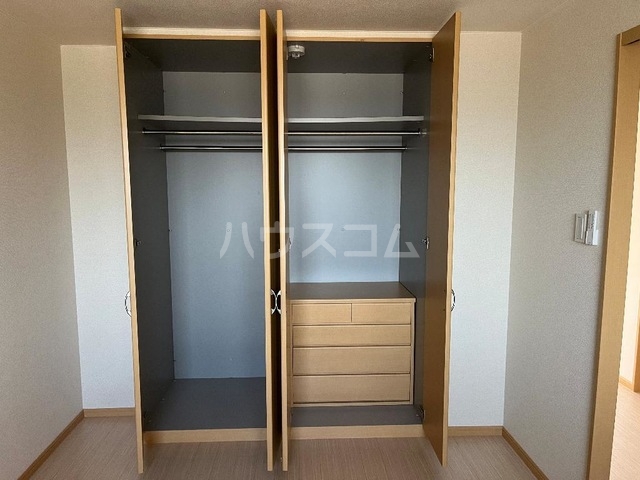 13/28 収納
