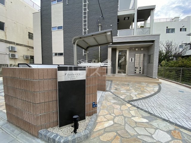 26/30 エントランス