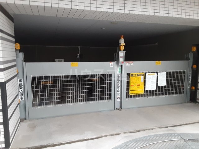 23/30 駐車場