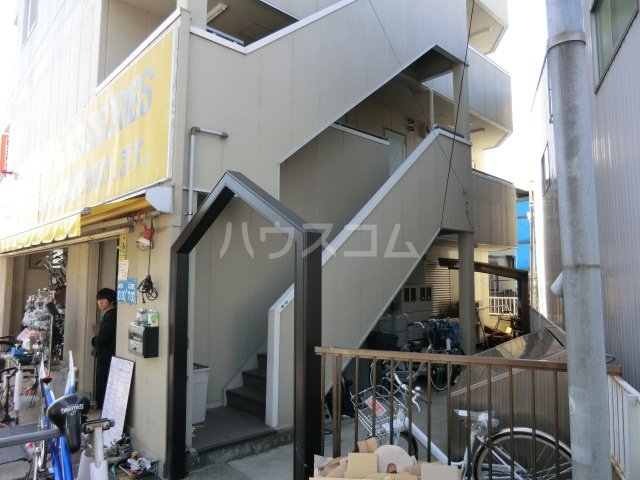 22/28 エントランス