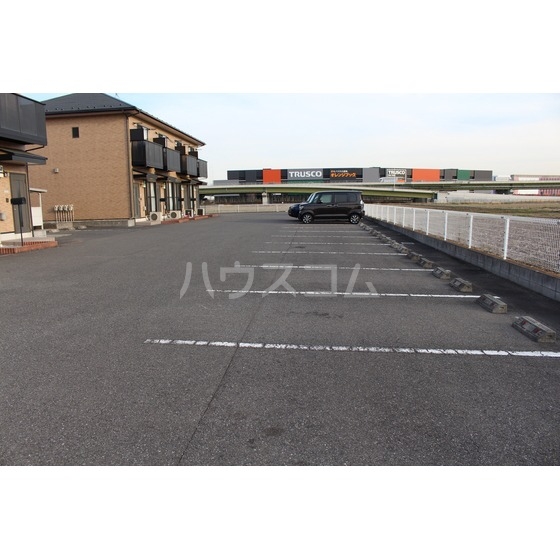 28/30 駐車場