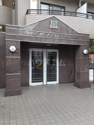 28/30 エントランス