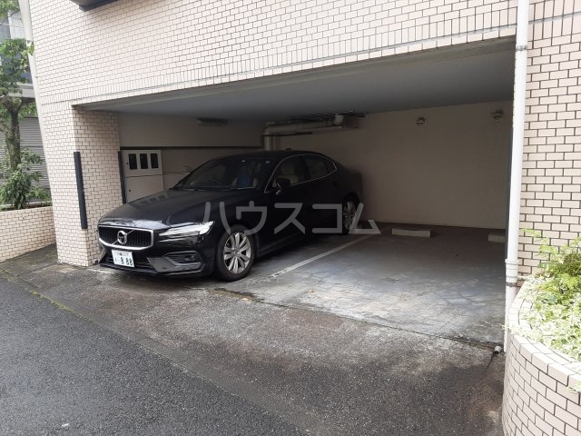 28/30 駐車場