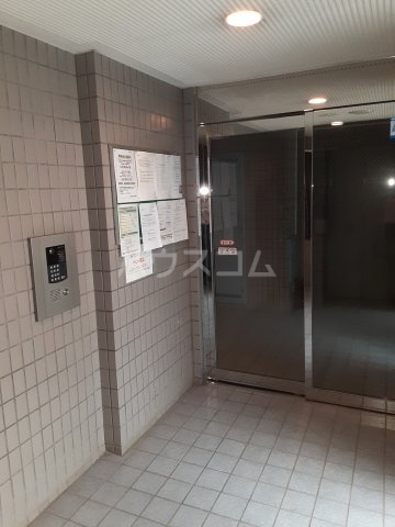 27/30 エントランス