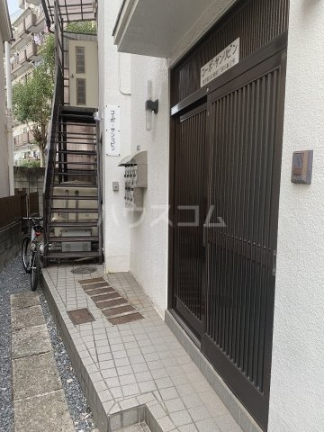 28/30 エントランス