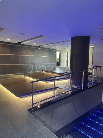 2/4 エントランス