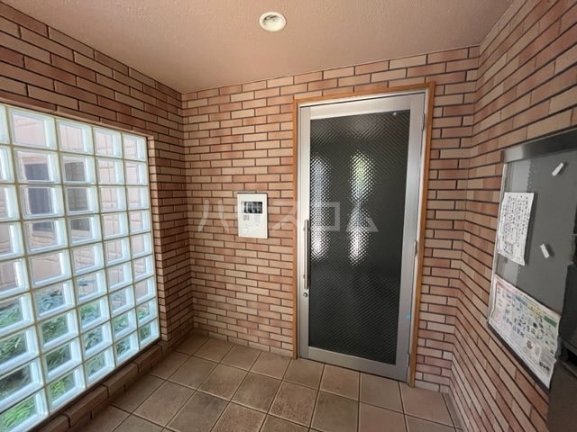 28/30 エントランス