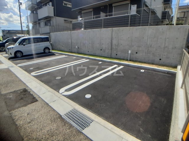 27/30 駐車場