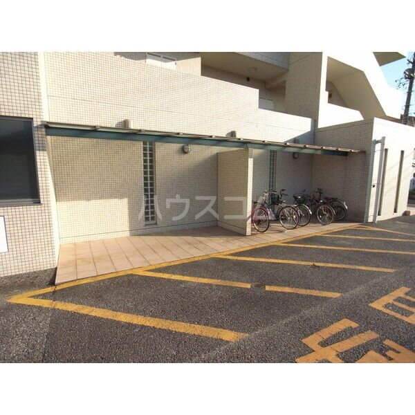 28/30 駐車場