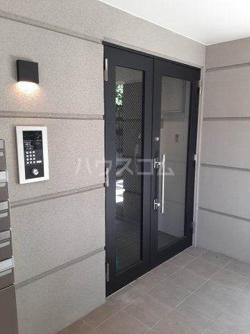 25/26 エントランス