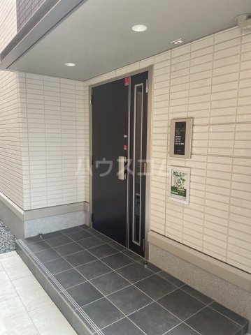 28/30 エントランス