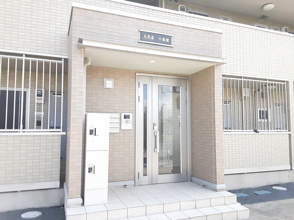 26/30 エントランス