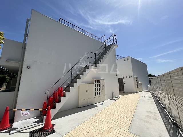 21/30 エントランス