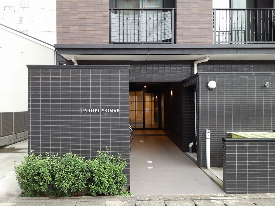 16/19 エントランス