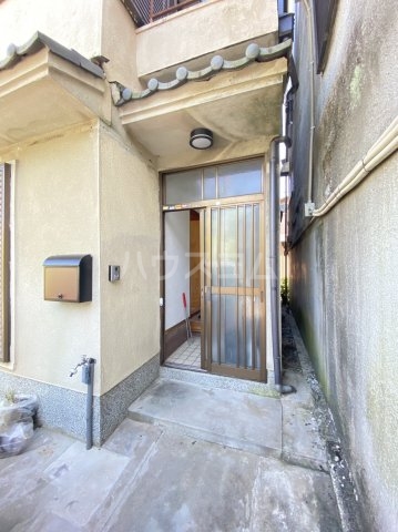 27/30 エントランス