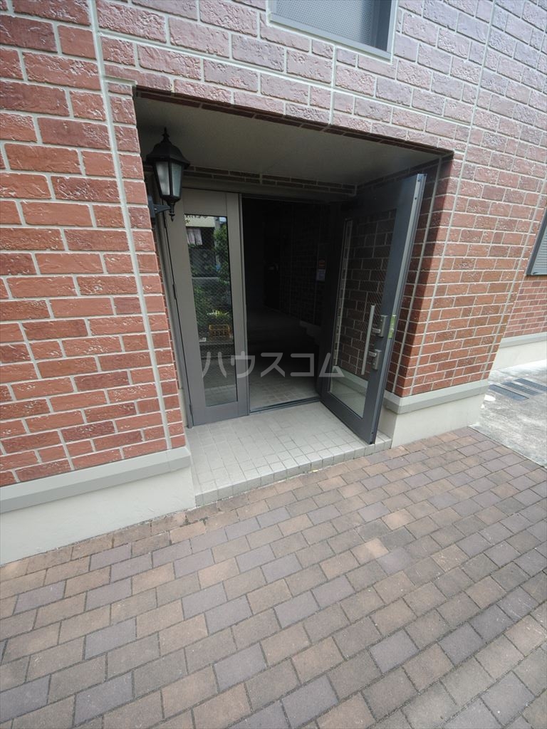 23/30 エントランス