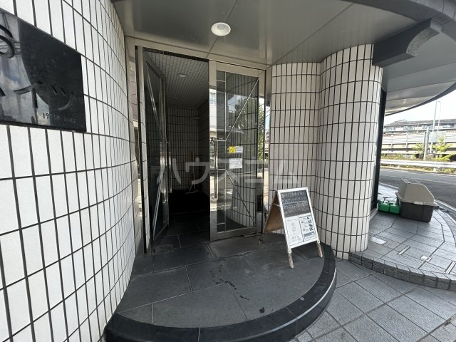 18/24 エントランス