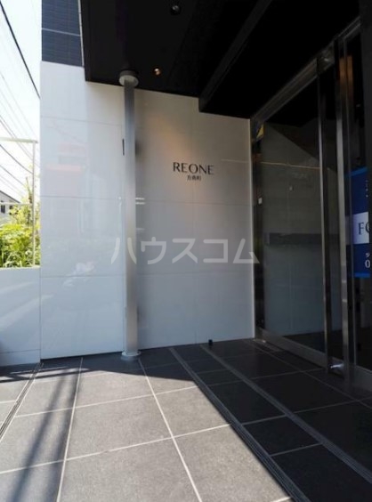 25/28 エントランス