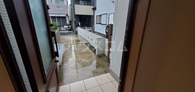 2/4 エントランス