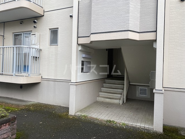 28/30 エントランス