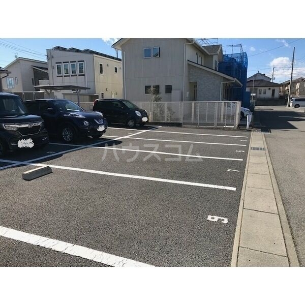 15/15 駐車場