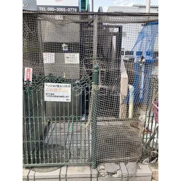 20/27 エントランス