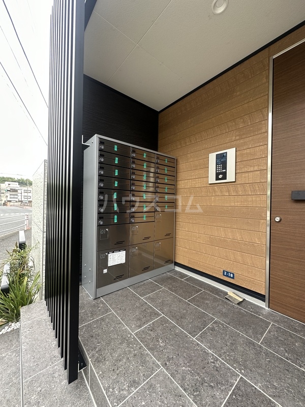 17/27 エントランス