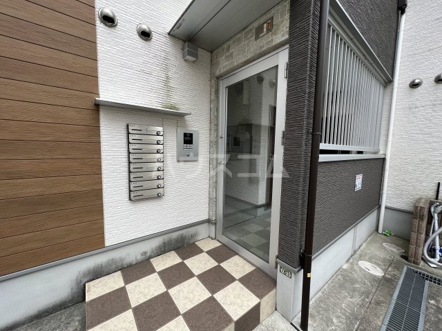 23/30 エントランス